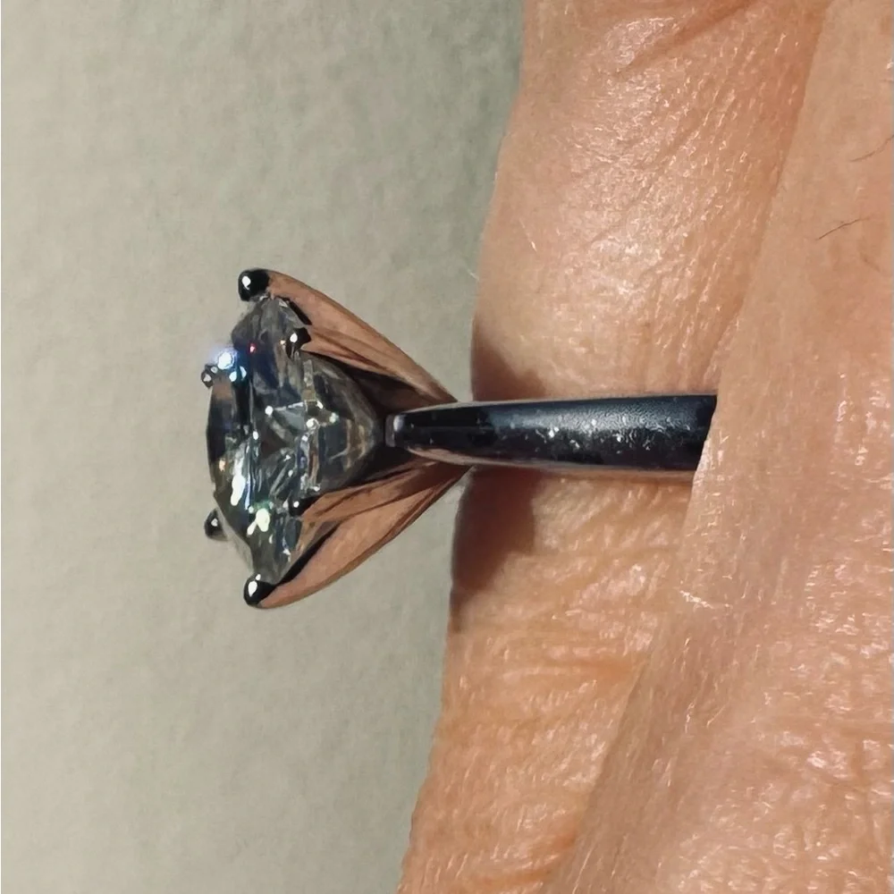 Stunning 14K White Gold Solitaire Ring